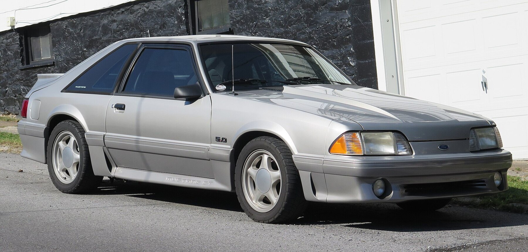 1992 Ford Mustang GT in Titanium Frost Clearcoat Metallic, front right, 09-20-2025
