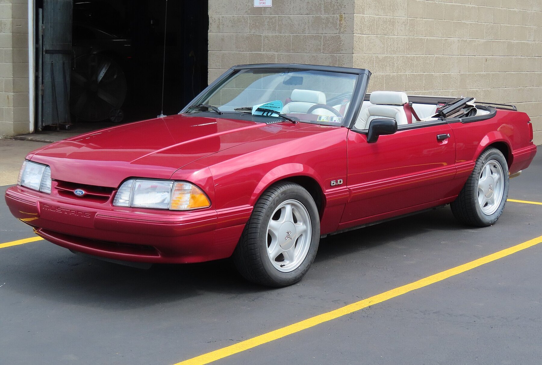 1993 Ford Mustang LX 5.0L convertible, front left, 06-06-2026