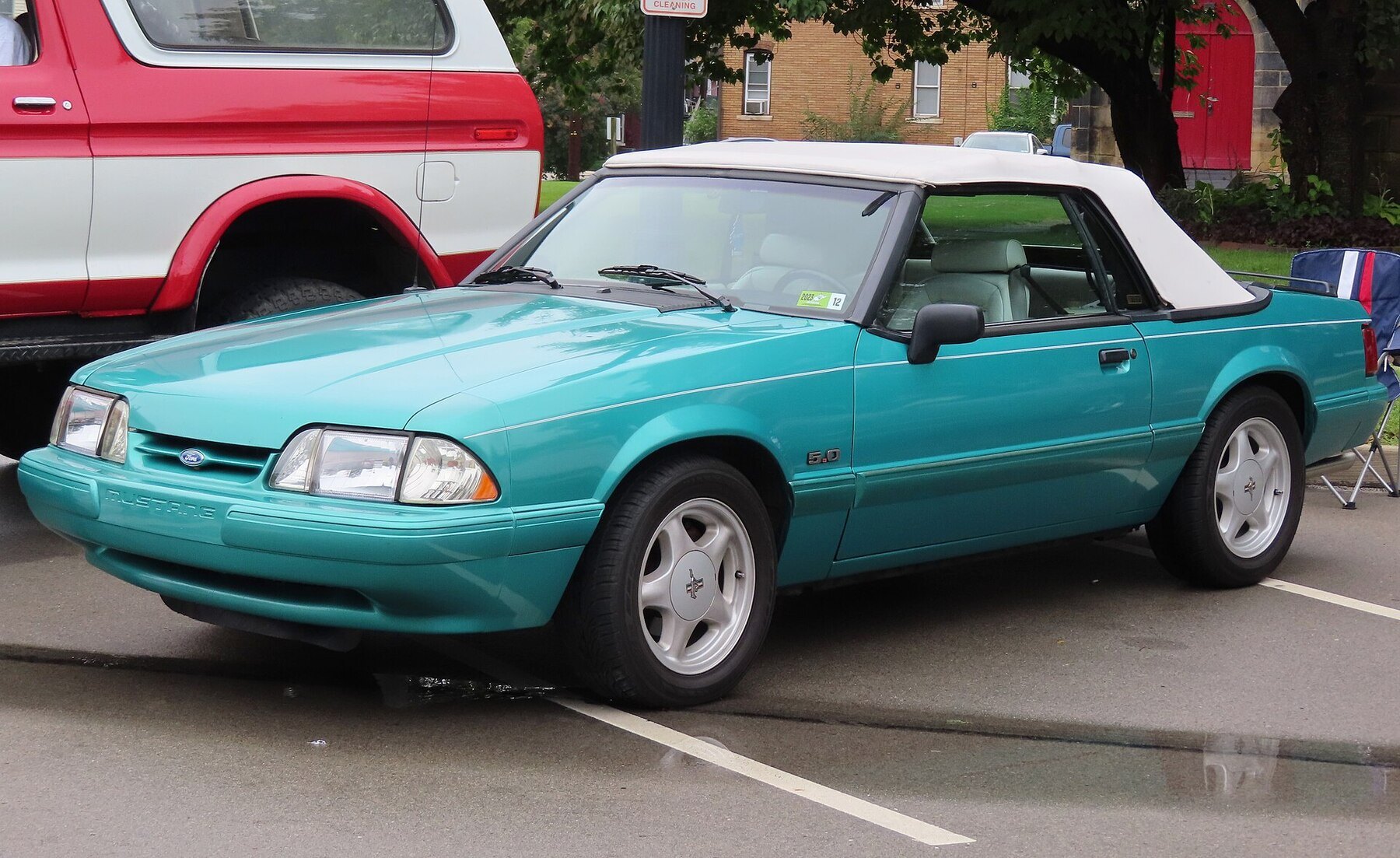 1993 Ford Mustang LX 5.0L convertible, front left, 09-09-2023