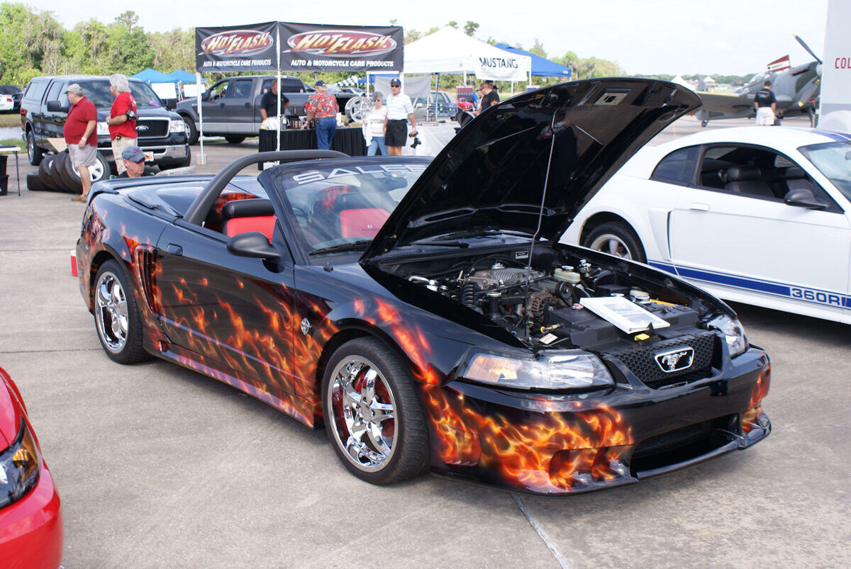 Ford Mustang 1999 Saleen Convertible RSideFront Mustang Meet FOF 17April2010