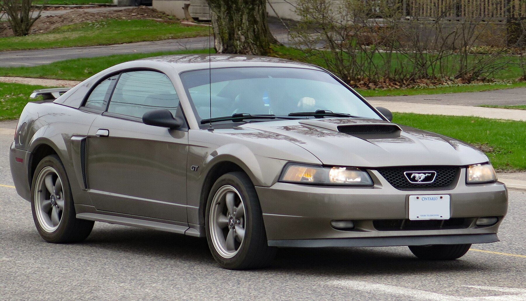 2002 Ford Mustang GT Coupe in Mineral Grey Metallic, Front Right, 05-06-2023