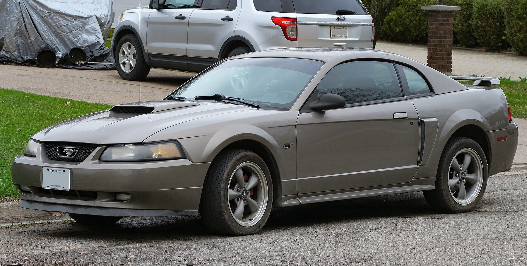 2002 Ford Mustang GT Coupe in Mineral Grey, front left, 2025-04-29