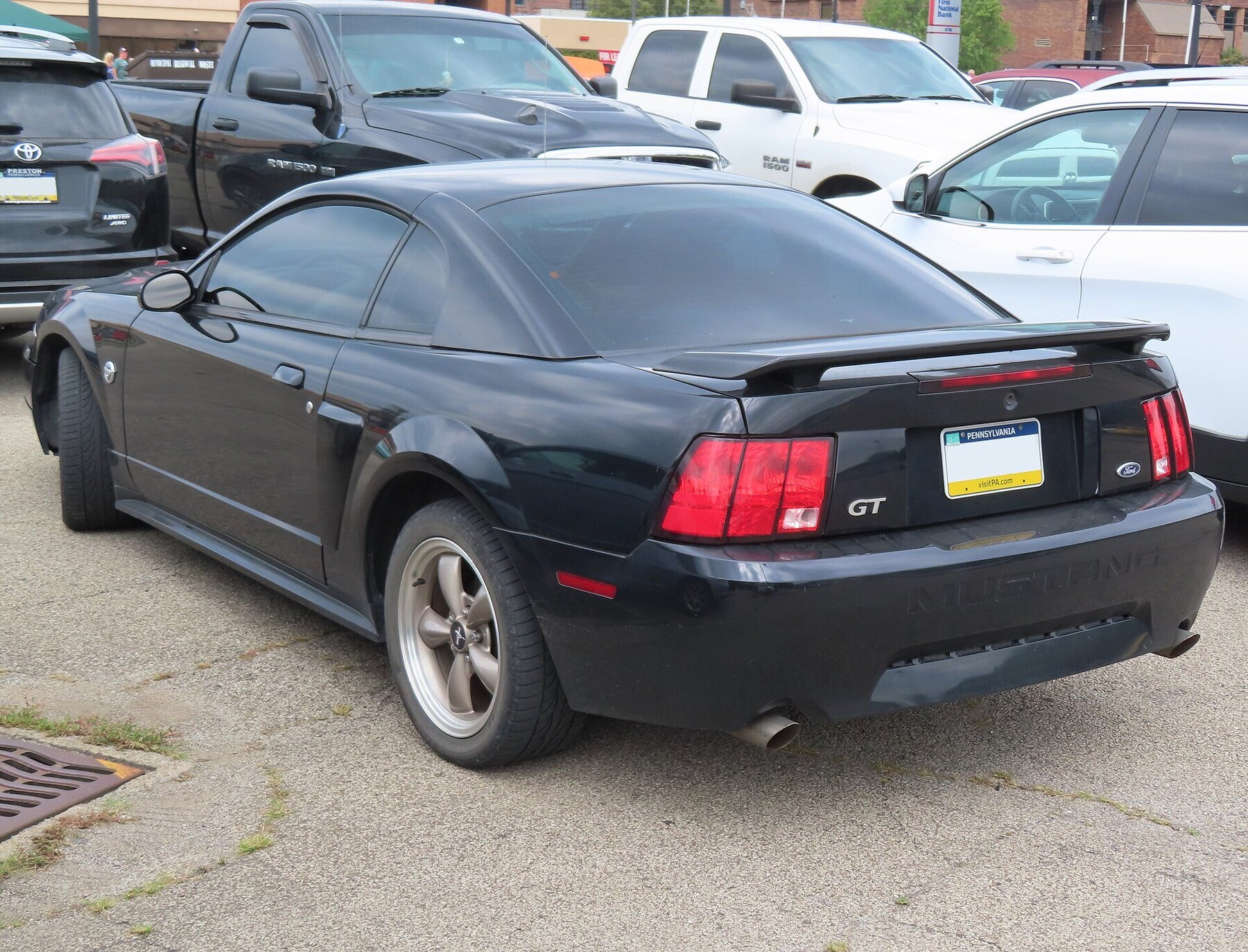 2004 Ford Mustang GT Deluxe coupe with 40th Anniversary package, rear left, 08-25-2024