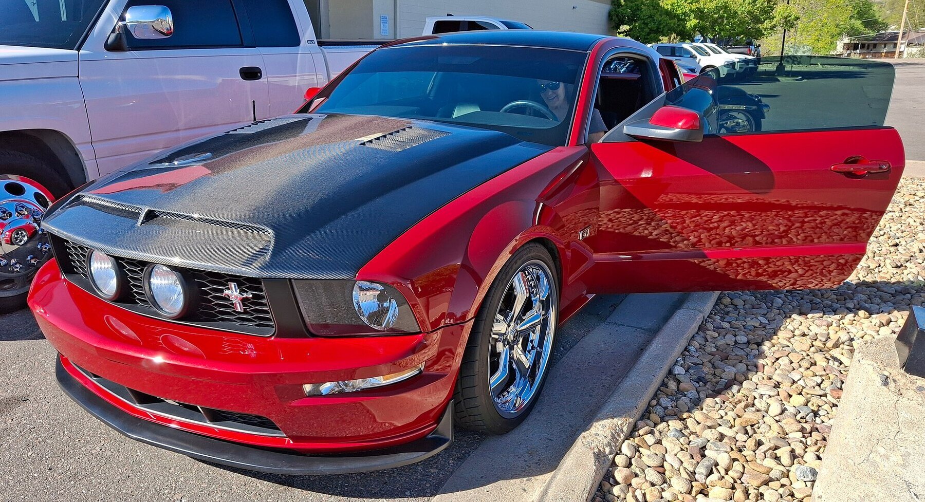2006 Ford Mustang GT, carbon‑fiber hood with vents, Golden Super Cruise 2026-05-02