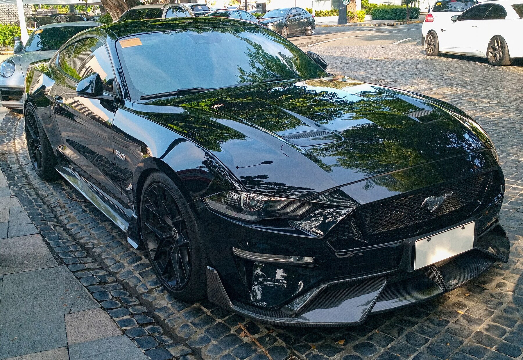 2020 Ford Mustang 5.0 GT V8 in Shadow Black, front right, 06-23-2024